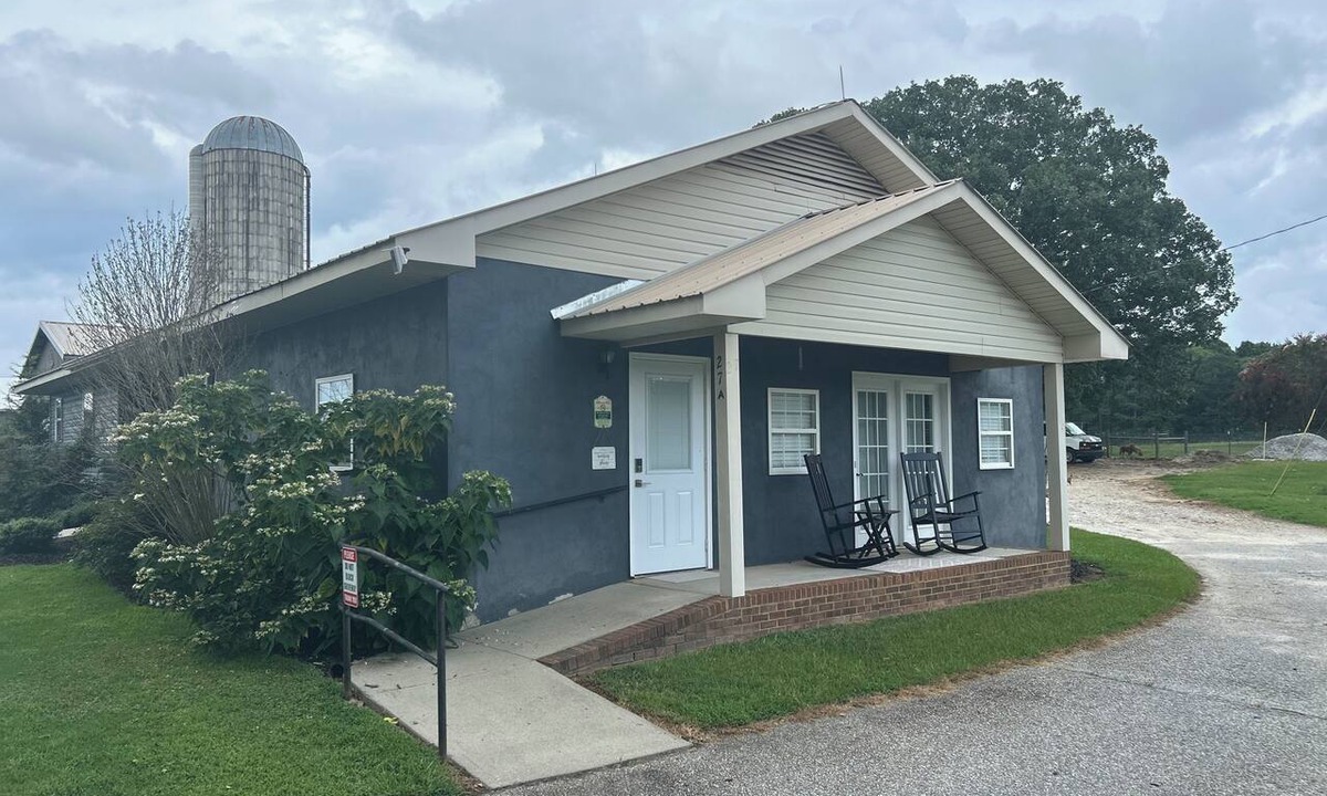 Abbeville Apartment | Converted Milking Parlor with gorgeous farm views! Complete with farm decor