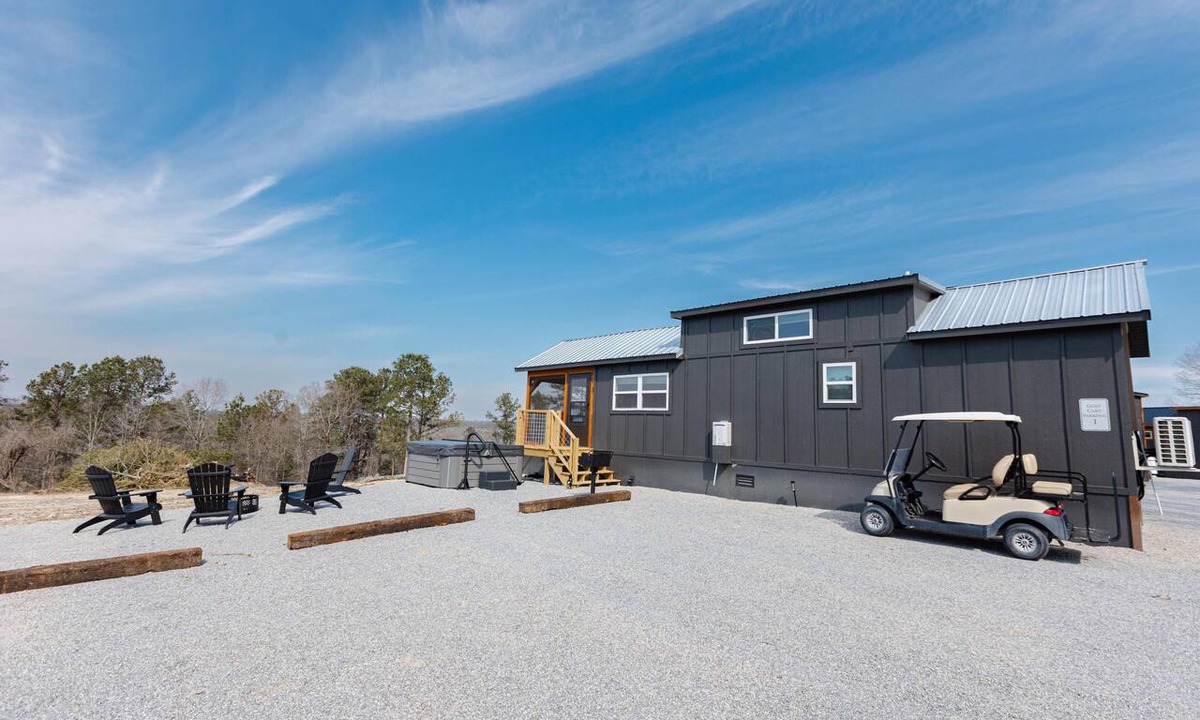 Aiken Cottage | Cottage #1 The Mare & Stallion