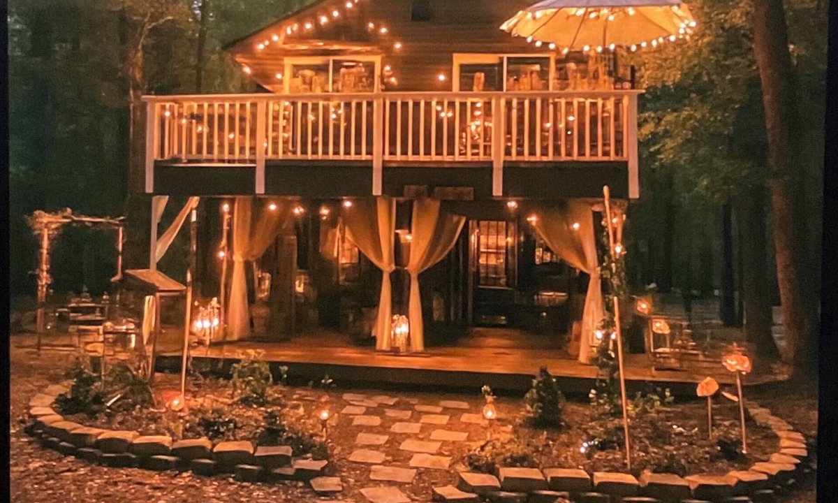 Hopkins House | Cottage Tree House B&B