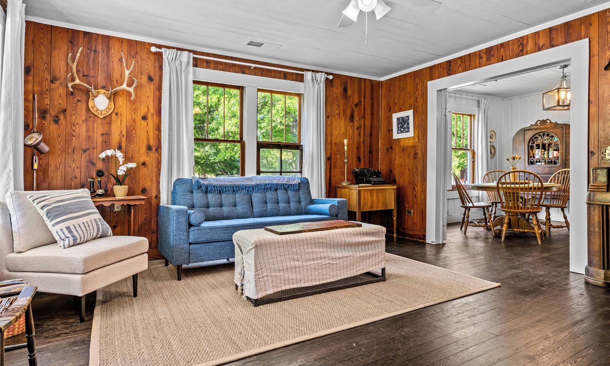 Farmington House | Country 2 BDR Cottage Sleeps 6