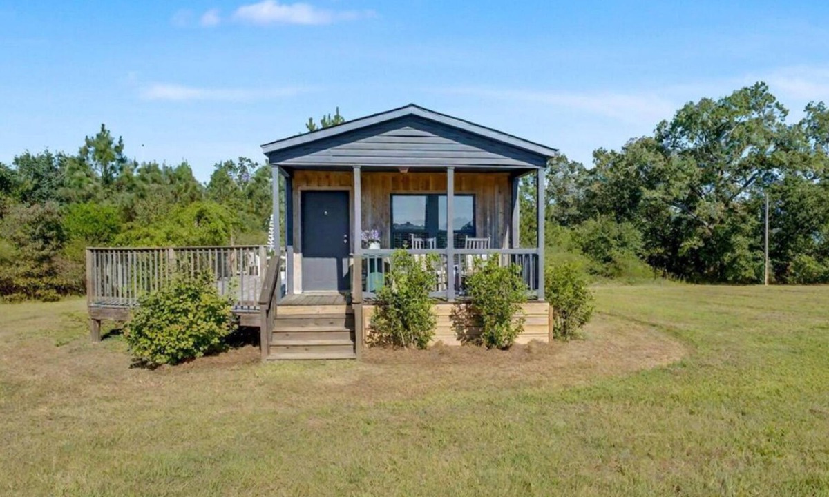 Aiken Cottage | Country Cottage in Aiken, pet friendly!