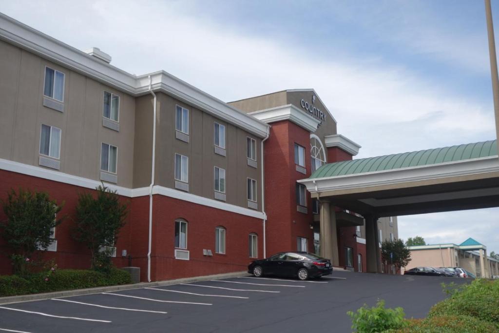Commerce Hotel | Country Inn & Suites by Radisson