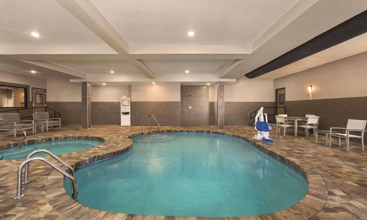 Savannah Hotel | Country Inn & Suites by Radisson, Savannah Midtown, GA