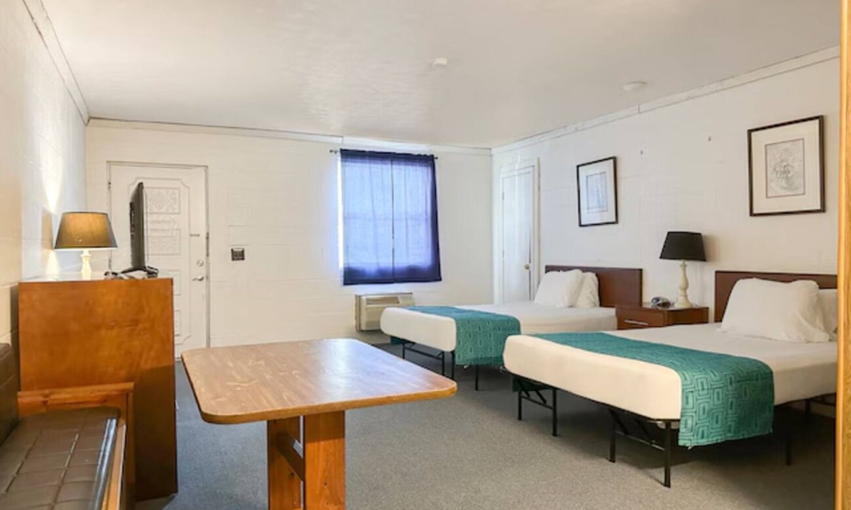 Spencer Hotel | Countryside Stay Minutes from Fall Creek Falls & Top Tennessee Attractions