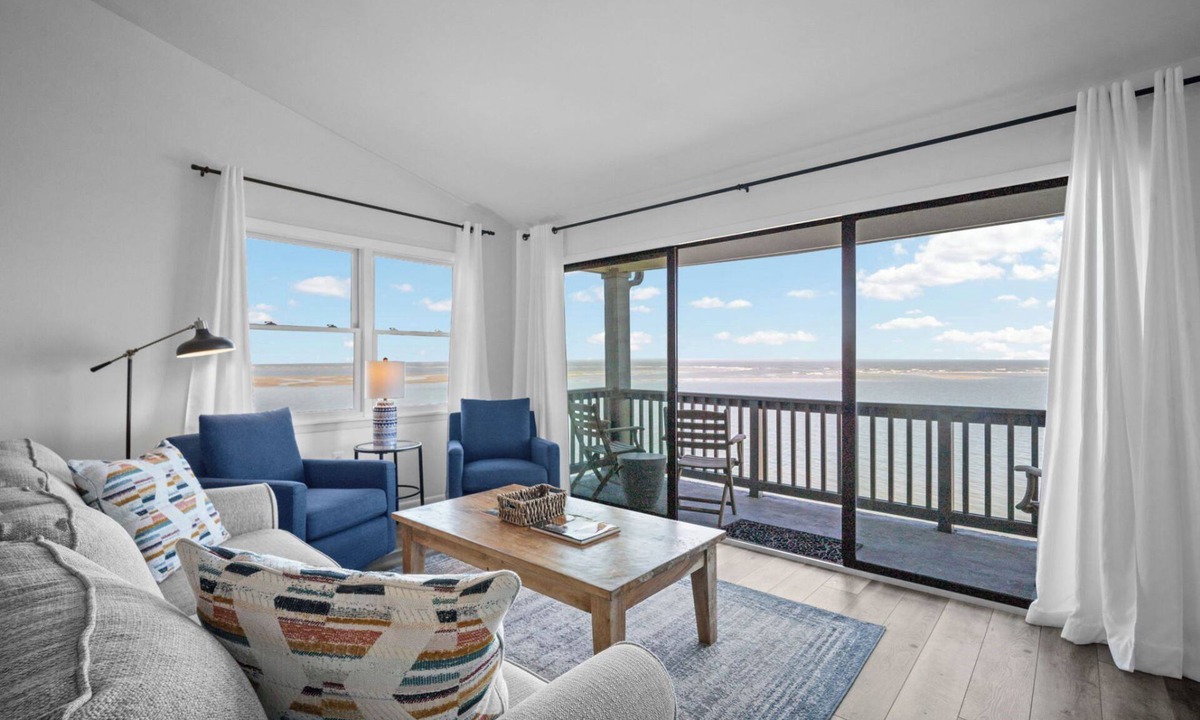 Saint Helena Island Villa | Couples Retreat with Breathtaking Oceanfront Views, Community Pool, Elevator - 735 North Hampton