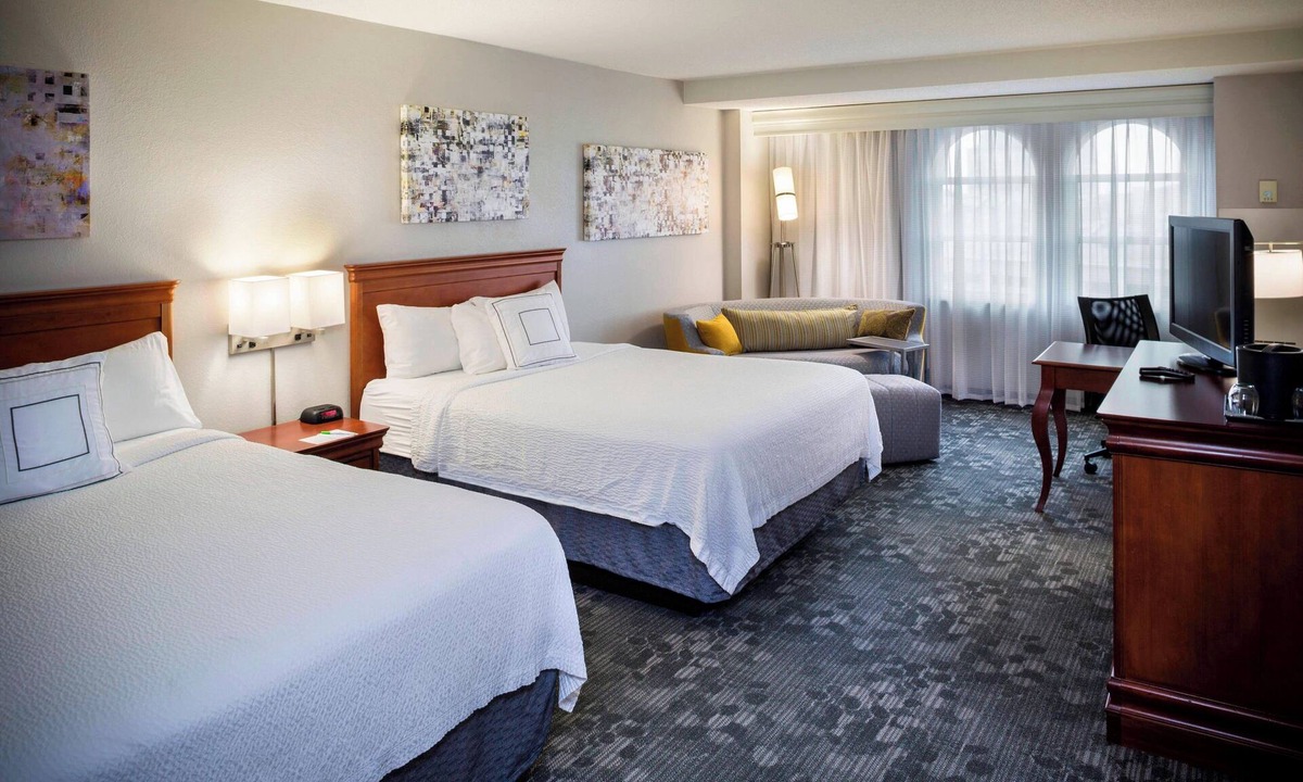 Downtown Hotel | Courtyard by Marriott Norfolk Downtown