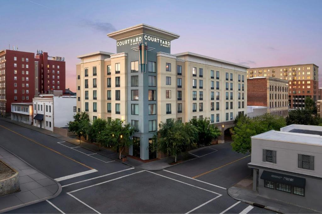 Wilmington Hotel | Courtyard by Marriott Wilmington Downtown/Historic District