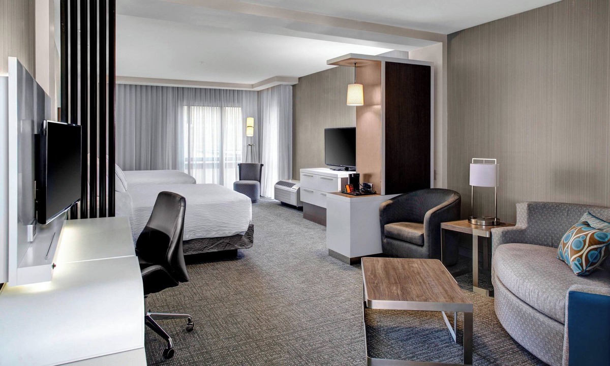 Carrollton Hotel | Courtyard Carrollton