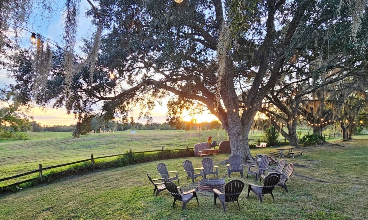 River Ranch House | ✨Cowboy Charm 🤠 Golf Cart Available 🌻Backyard Bliss 🌾River Ranch Access 🔑