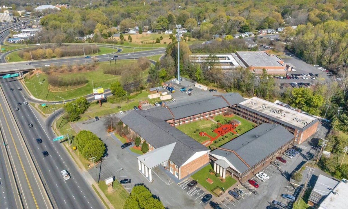 Sheffield Park Apartment | Cozy 1-bedroom apartment in serene Charlotte with AC and gym access