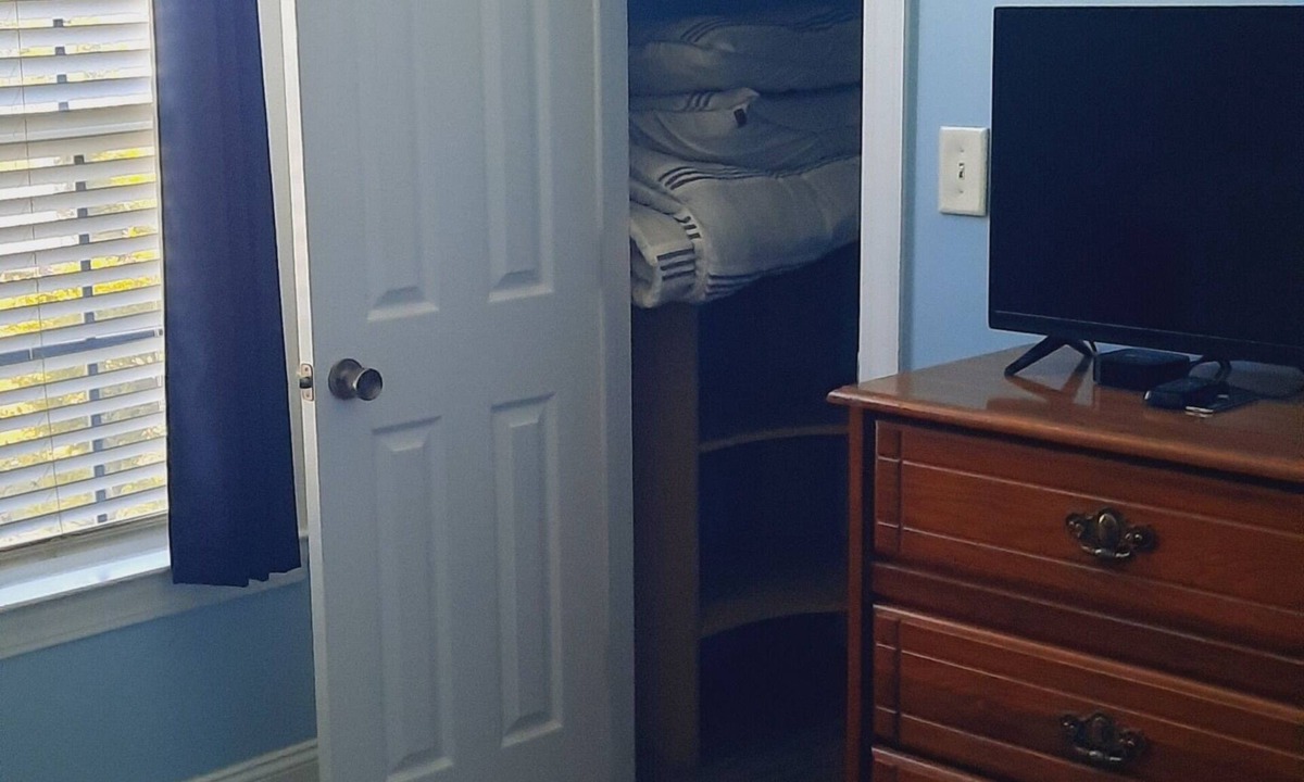 Morehead City Bed & Breakfast | Cozy 1-bedroom & bathroom in shared residence in coastal Beaufort, NC.