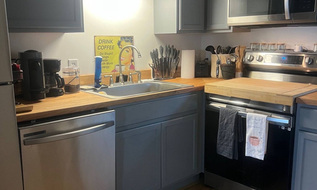 Midway Condo | Cozy 2-bedroom condo with WiFi, AC in enchanting Colonels Island, GA.