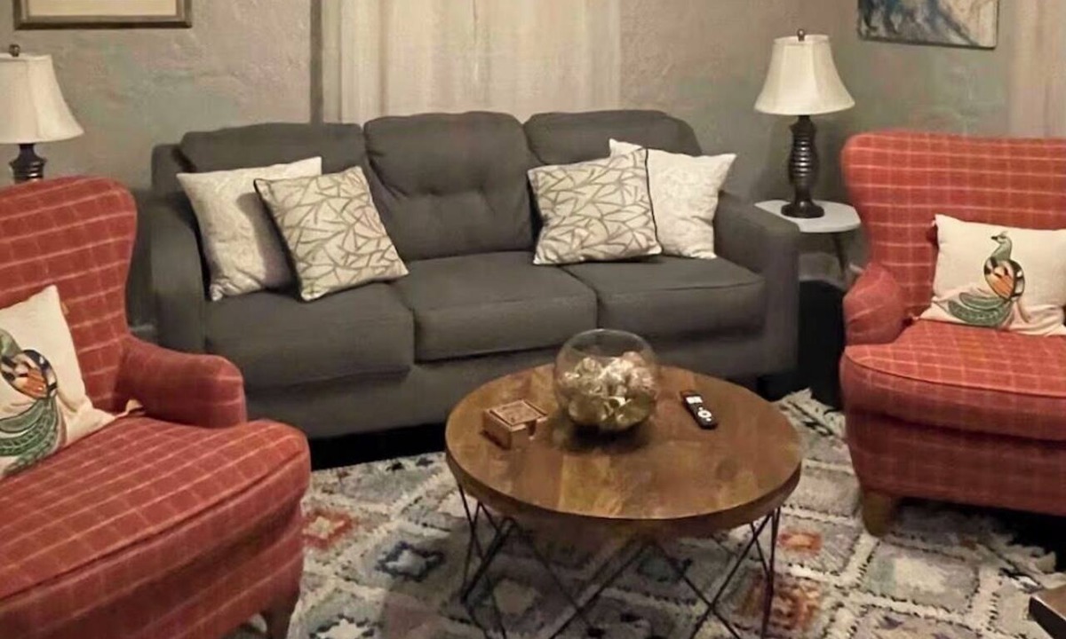 Sikeston Cottage | Cozy 2-bedroom cottage in Sikeston’s historic north end. 2 min drive to hospital