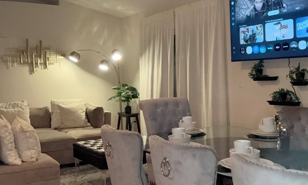 Winter Haven House | Cozy 2-bedroom house in a beautiful Winter Haven area near Legoland and BokTower