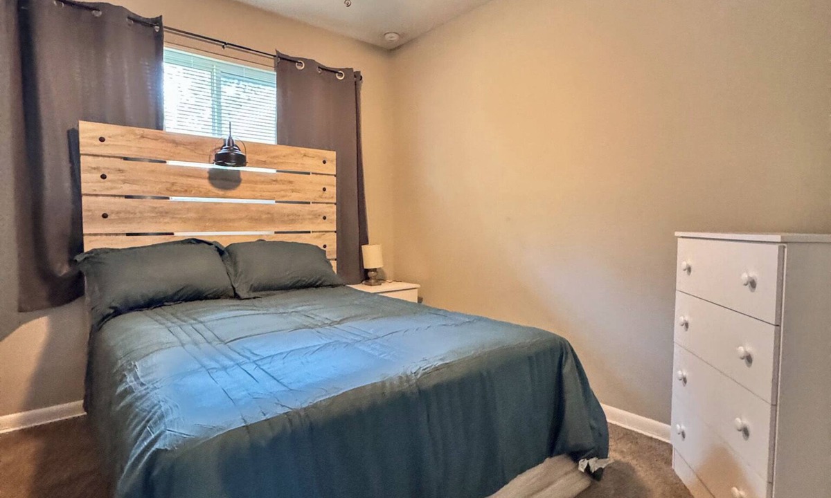 Westside House | Cozy 3-bedroom house in peaceful Jacksonville with AC, WiFi
