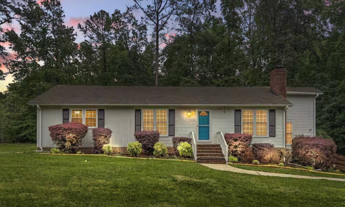 Raleigh House | COZY 3BR Ranch w/King Suite, N. Raleigh- Serene. Fur Friendly-Fenced