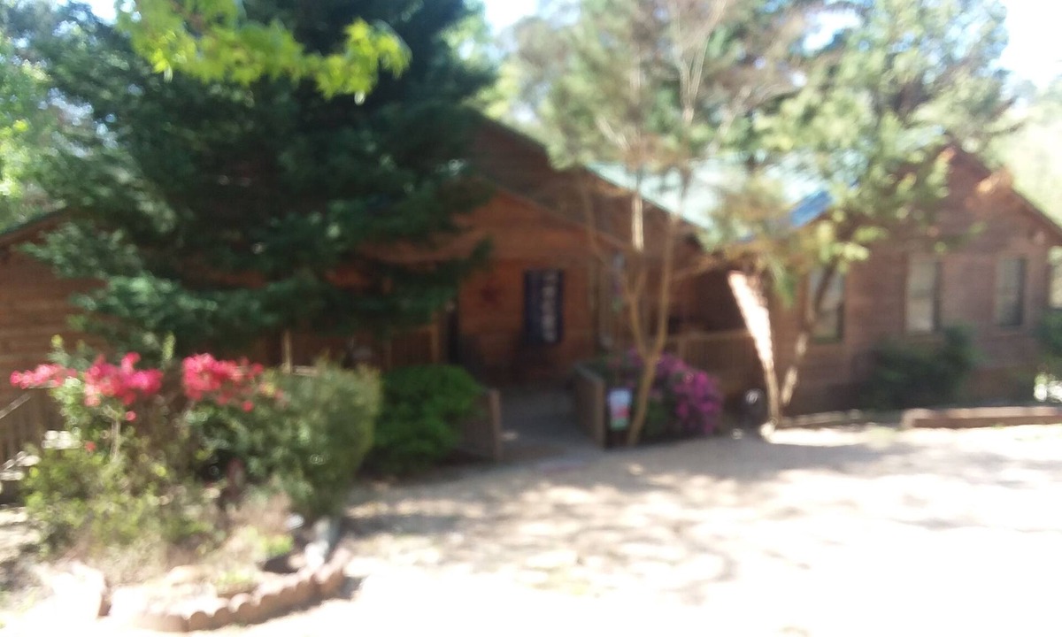 Modoc Shores Cabin | Cozy 4-bedroom cabin with AC, fitness room, WiFi in fantastic Modoc