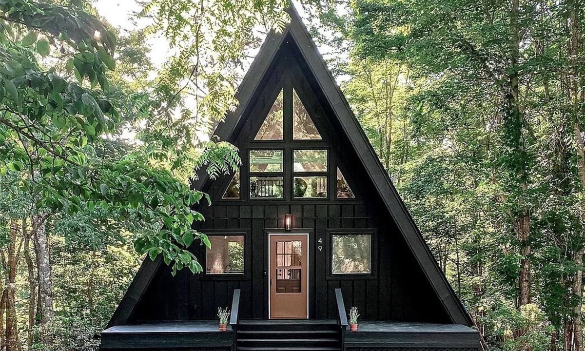 Cullowhee Cabin | Cozy A-Frame ~10 min to Cashiers - Pet Friendly, Firepit, + Hot tub!