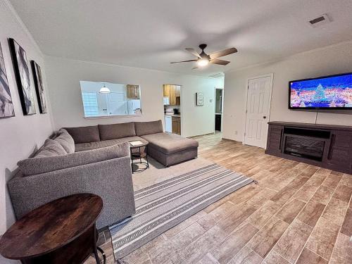 Burton Apartment | Cozy And Centrally Pet Friendly