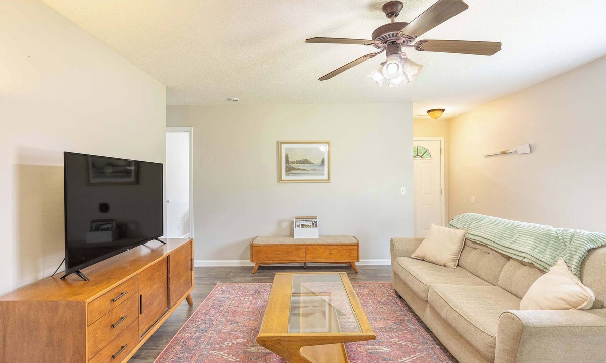 Statesboro House | Cozy and Contemporary Villa 1 Mile from GSU