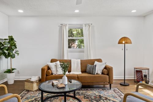 Durham House | Cozy Brick Ranch Retreat-near DUKE, Dwntwn, RDU Airport