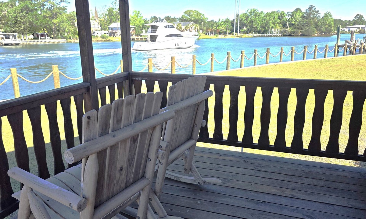 Core Creek Cabin | Cozy Cabin 2 on the ICW Waterfront. Book your Spring and Summer vacations now!