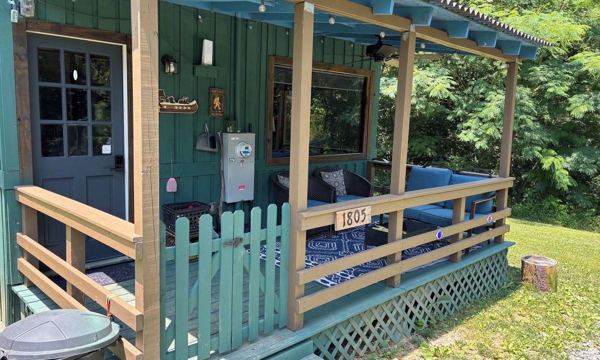 Reliance Cabin | Cozy cabin in the Cherokee National Forest. Minutes from Hiwassee River.