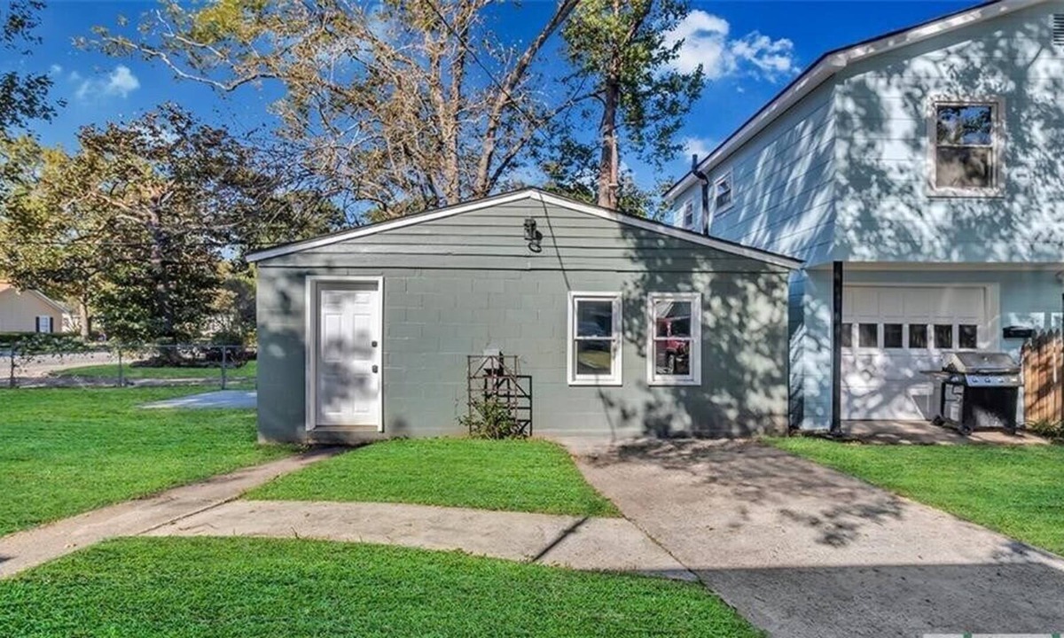 Midtown Cottage | Cozy Carriage House