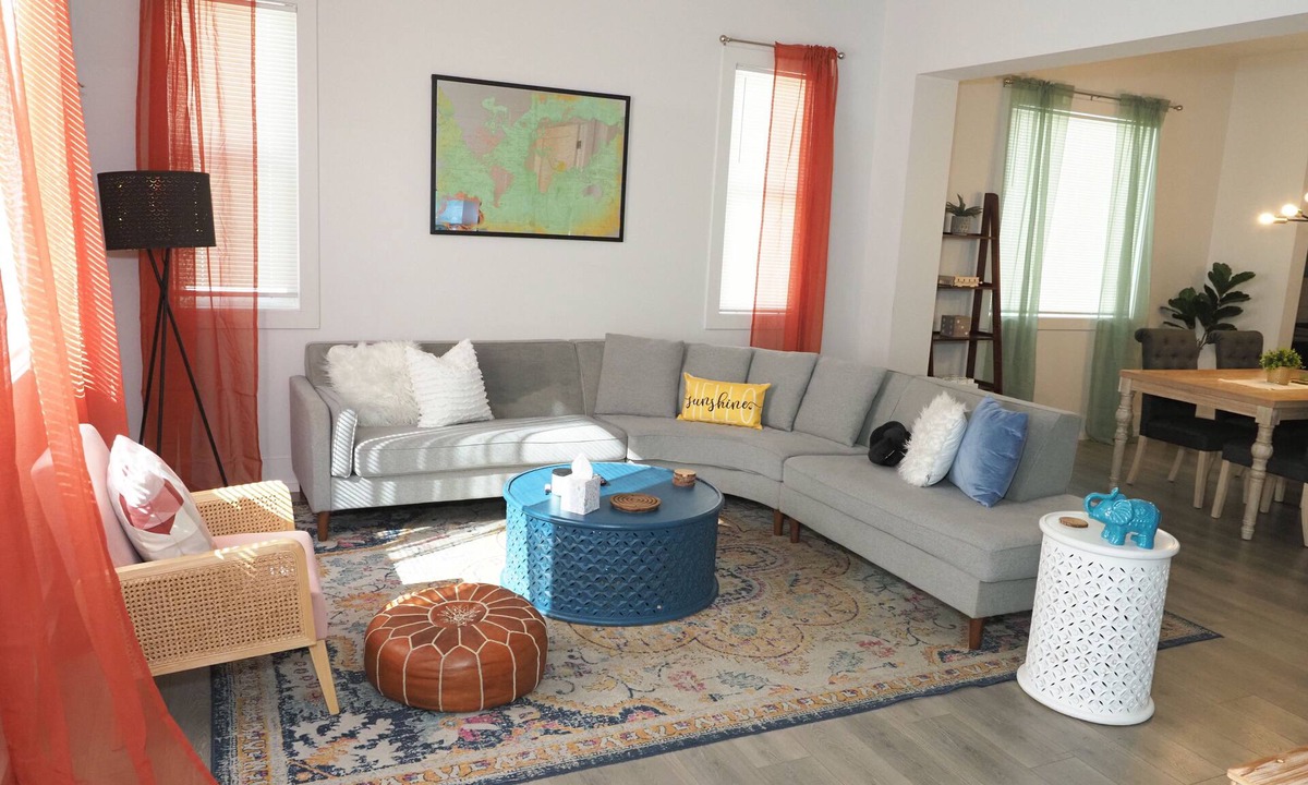 Sugar Creek House | Cozy Chic 3-Bedroom Palace Near I-85/UNCC