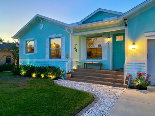 Naples Villa | Cozy Coastal Cottage at Naples Bay, Pickleball, Botanical Garden