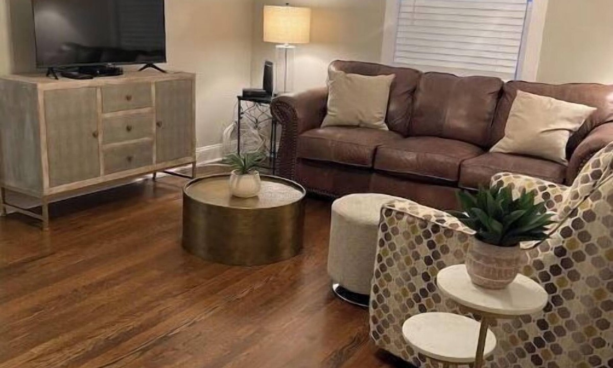 Cleveland House | Cozy Cottage Downtown Cleveland