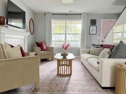 Whitemarsh Island House | Cozy Cottage Near Beach & Downtown Dog Friendly