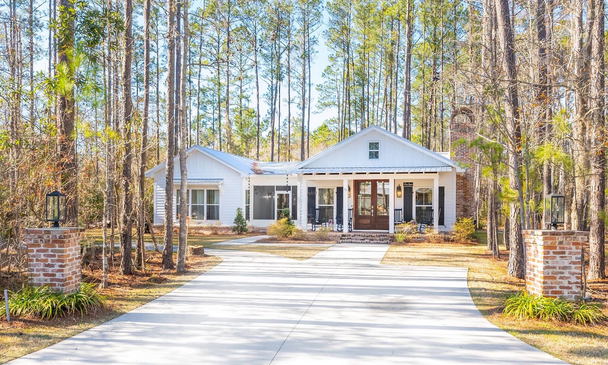Midway Cottage | Cozy cottage nestled among nature near inner coastal waterway