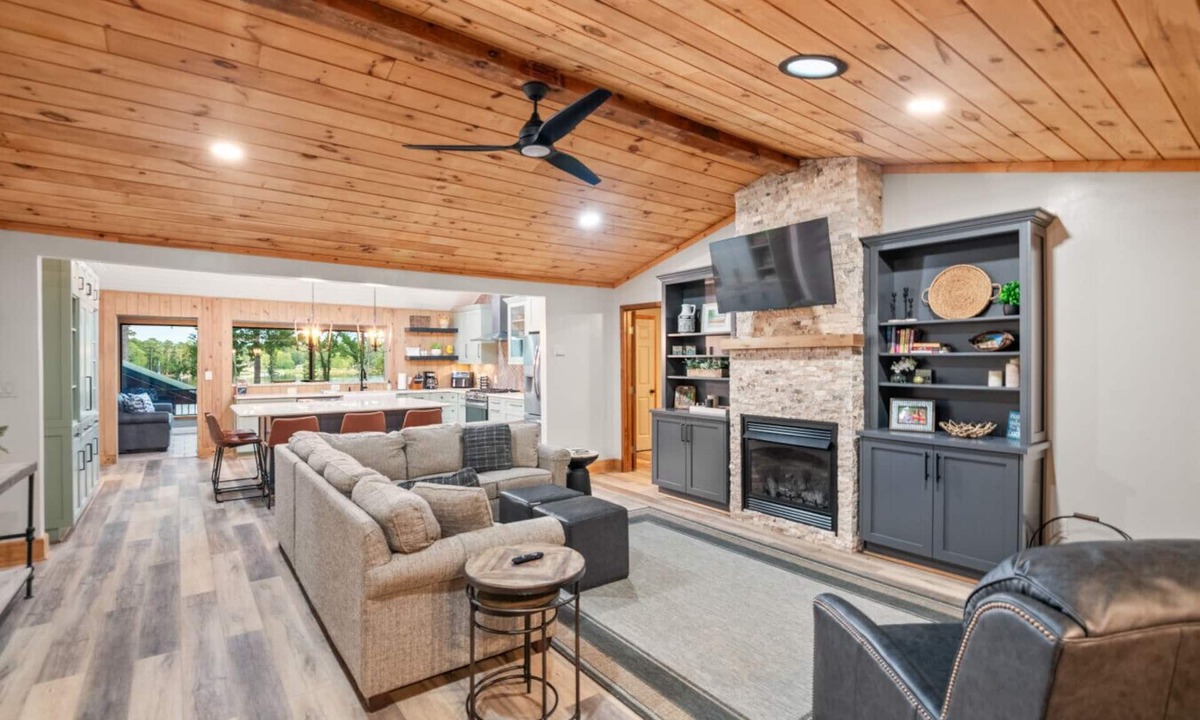 Prosperity House | Cozy Cove with HOT TUB Firepit SUPs and More