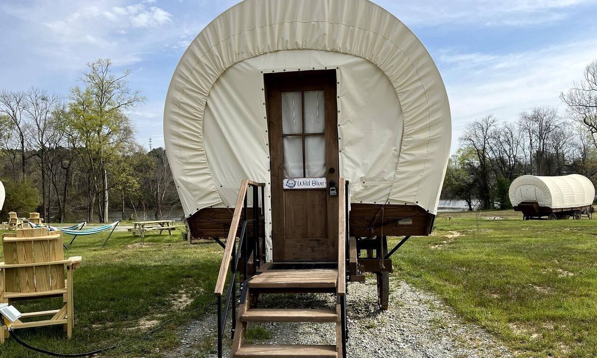 Lillington House | Cozy Covered Wagon for Four on Cape Fear River, Lillington, for Glamping in North Carolina