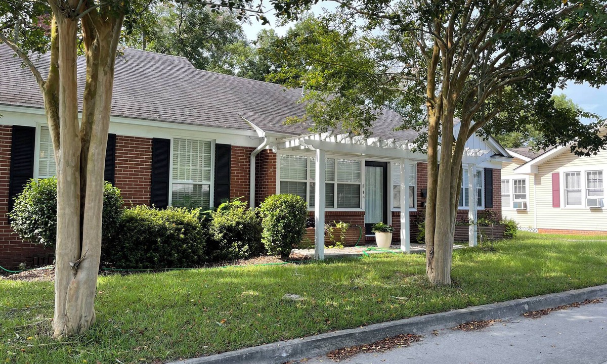 Douglas Apartment | Cozy Duplex Apartment, With Beautiful Backyard Area