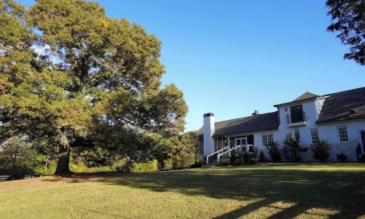 Bogart House | Cozy Farmhouse in Watkinsville