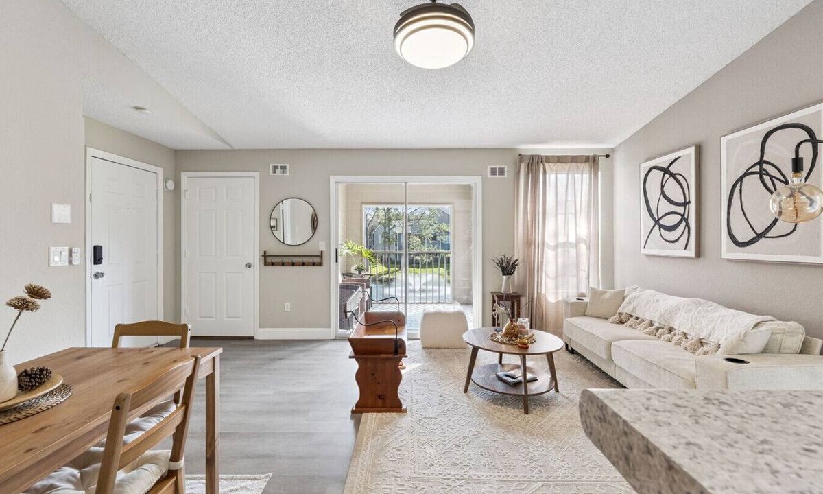 Park Central Apartment | Cozy Gated 2BR Near Attractions Free Parking Quiet Community Lake View