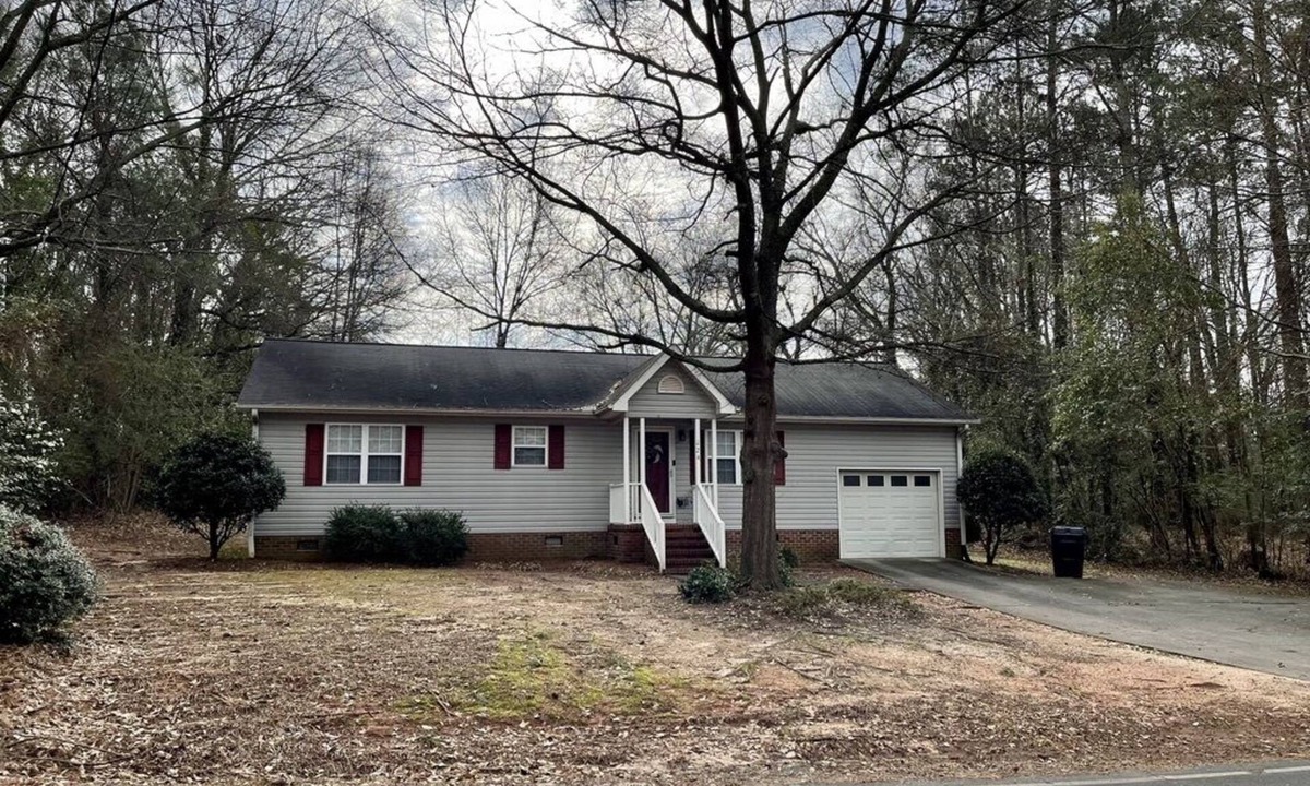 Anderson House | Cozy House Close To Everything Anderson Has To Offer