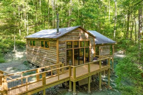 Hot Springs House | Cozy Mountain Cabin with Fireplace, Creekside Views, Outdoor Fire Pit in Hot Springs