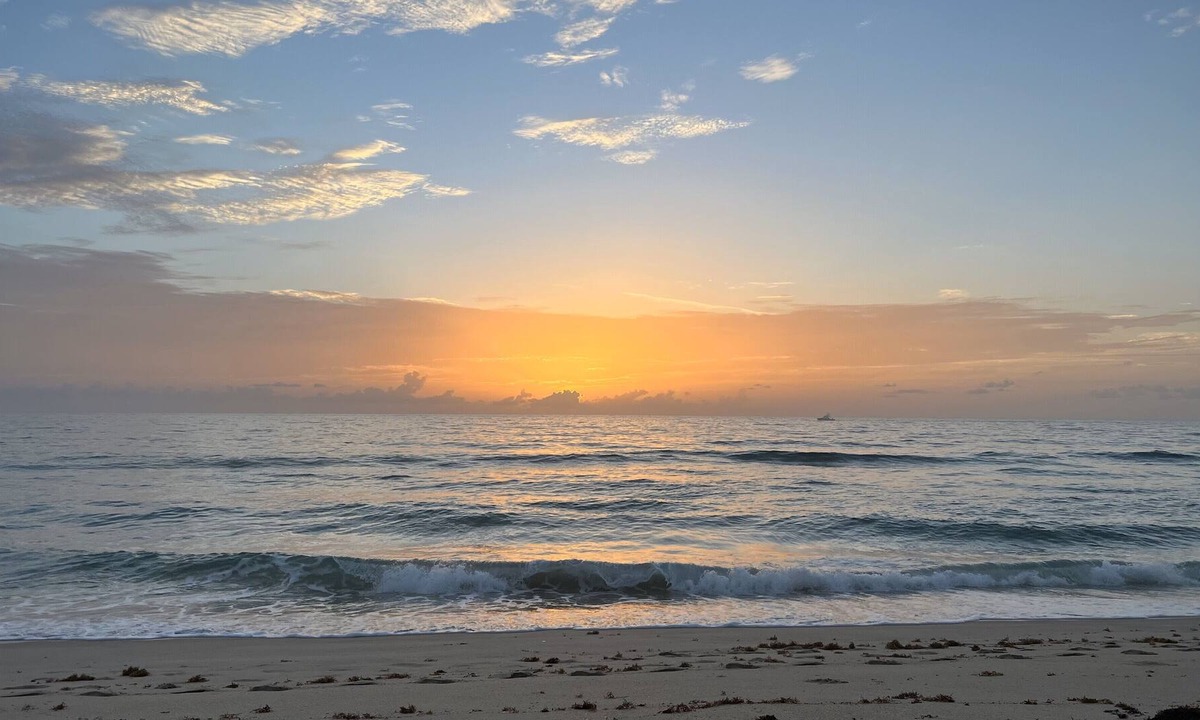 Melbourne Beach Apartment | Cozy One Bedroom Beachfront Apartment in Melbourne Beach Florida!