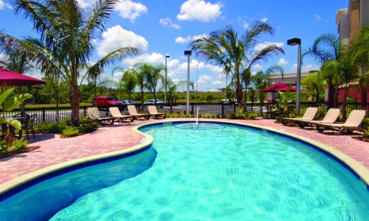 Wesley Chapel Hotel | Cozy Room w/Pool, Tea & Coffee Maker Near University of South Florida