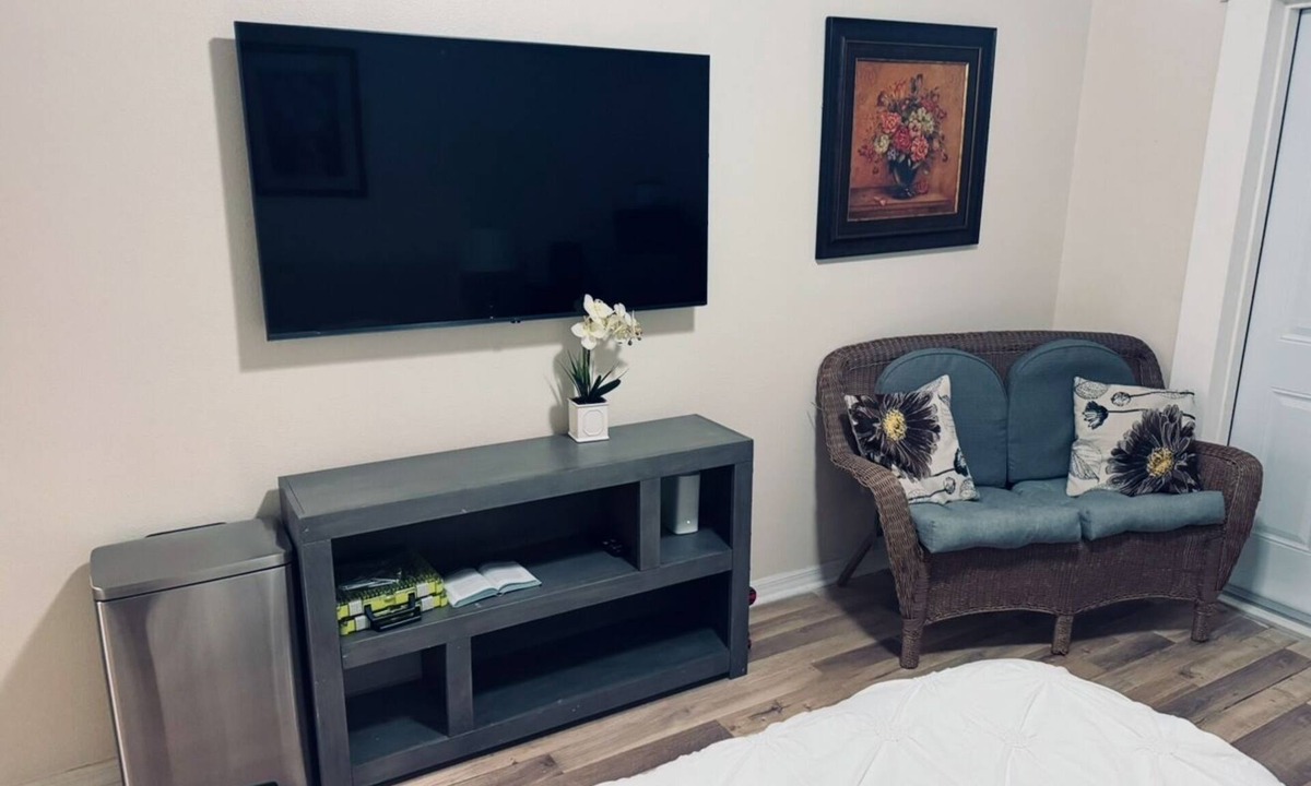 Southeast Orlando Apartment | Cozy & Serene Furnished Orlando Studio with Bath & Kitchenette