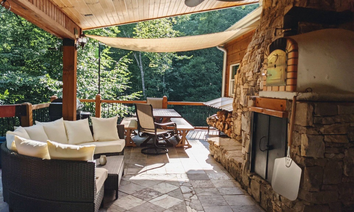 Sunset House | Cozy up at Lake Keowee, Discounted rates into September!