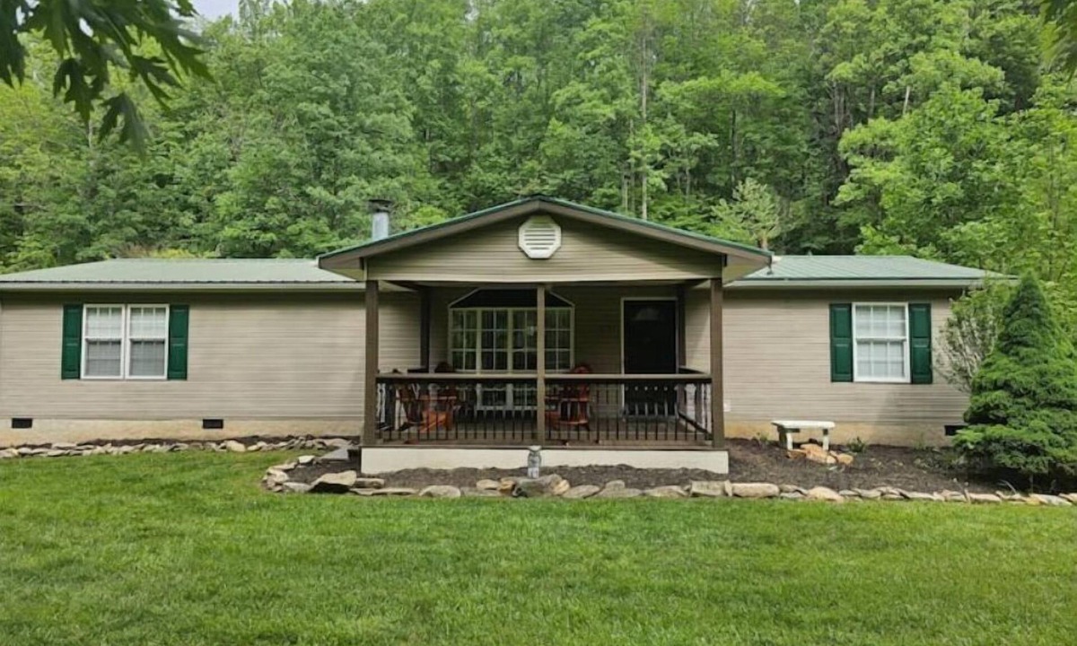 Hot Springs Cottage | Creek Life Cottages II