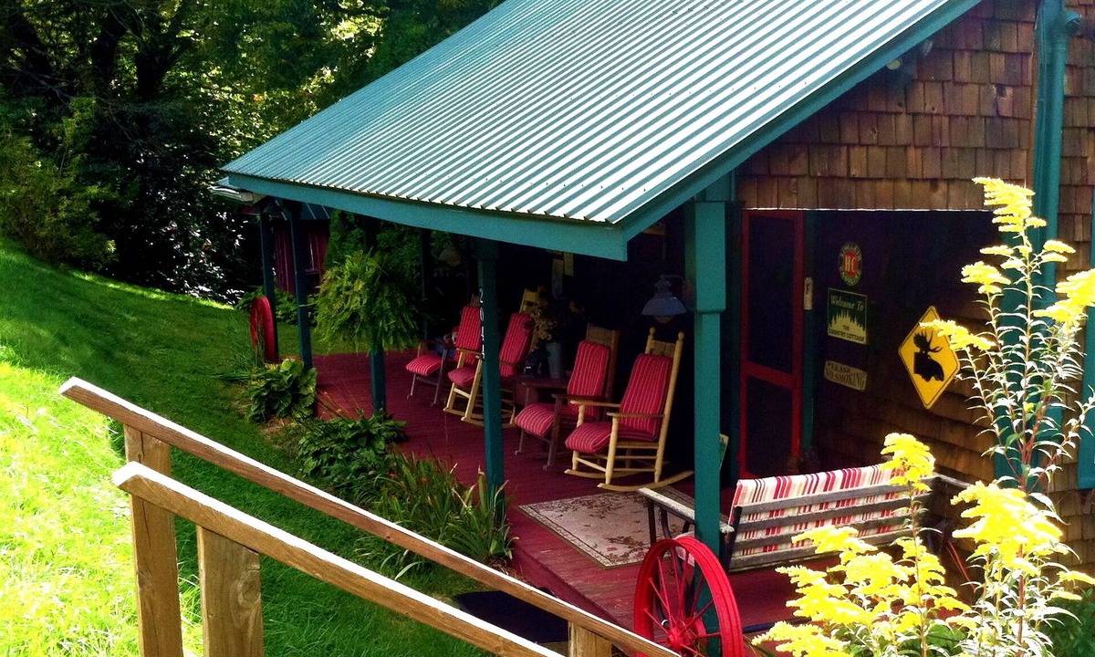Glenville Cabin | Creek-Side Cedar Cabin.