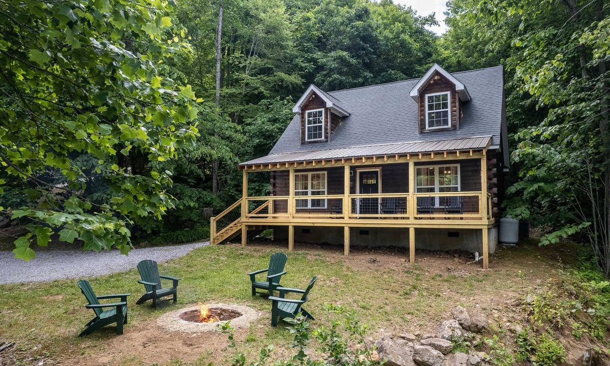 Cullowhee Cabin | Creekside Bliss - Stunning Custom Mountain Home with a Hot Tub I Convenient to WCU!