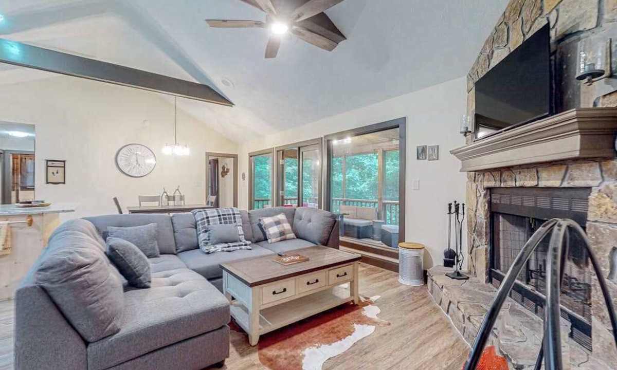 Young Harris Cabin | Creekside Getaway Now