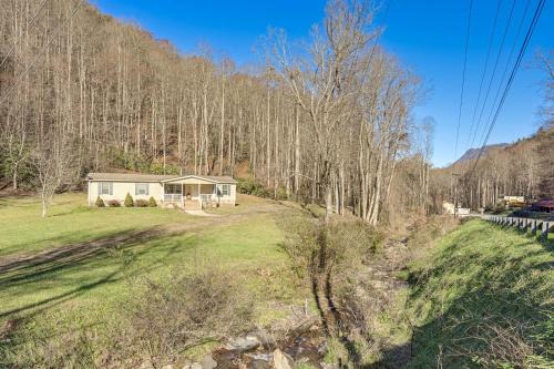 Topton House | Creekside Haven w/Fire Pit Near Nantahala River