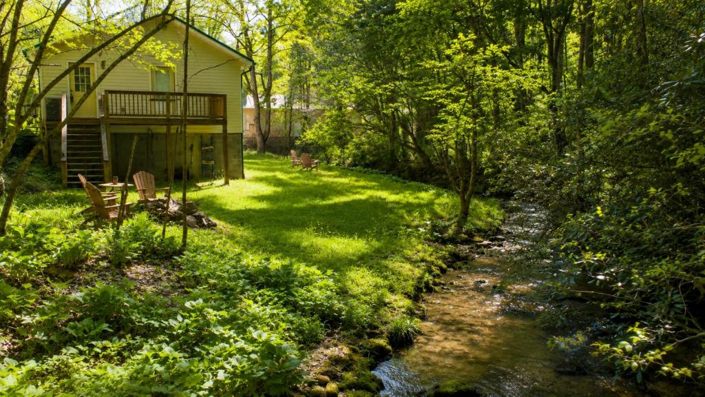 Robbinsville House | Creekside Living Fish, Relax, Recharge